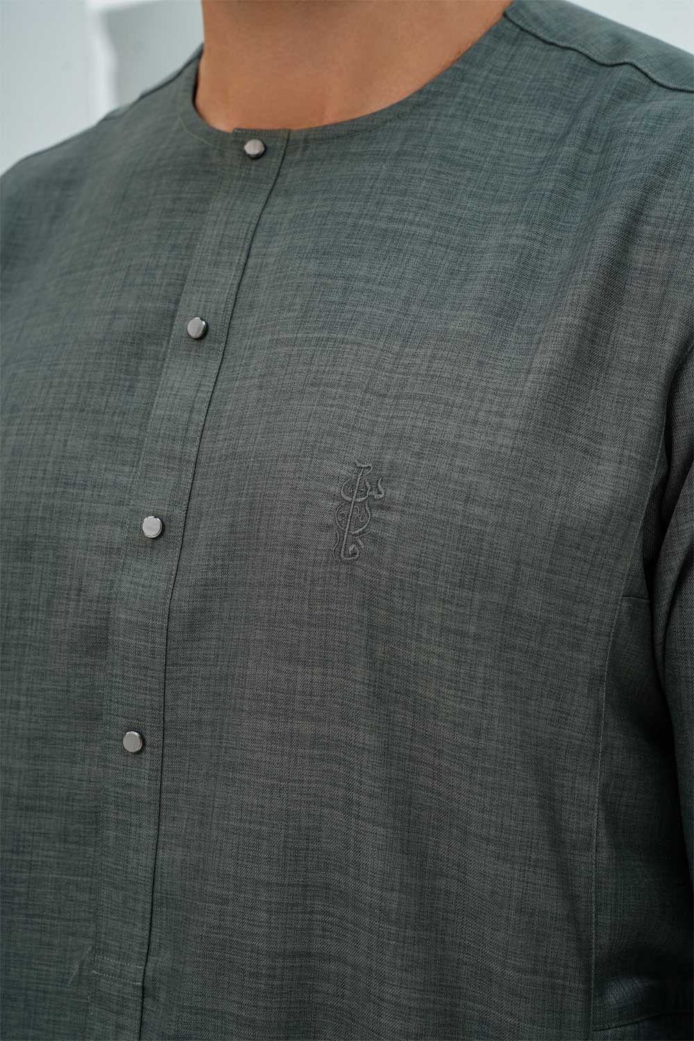 Green Metal Button Thobe