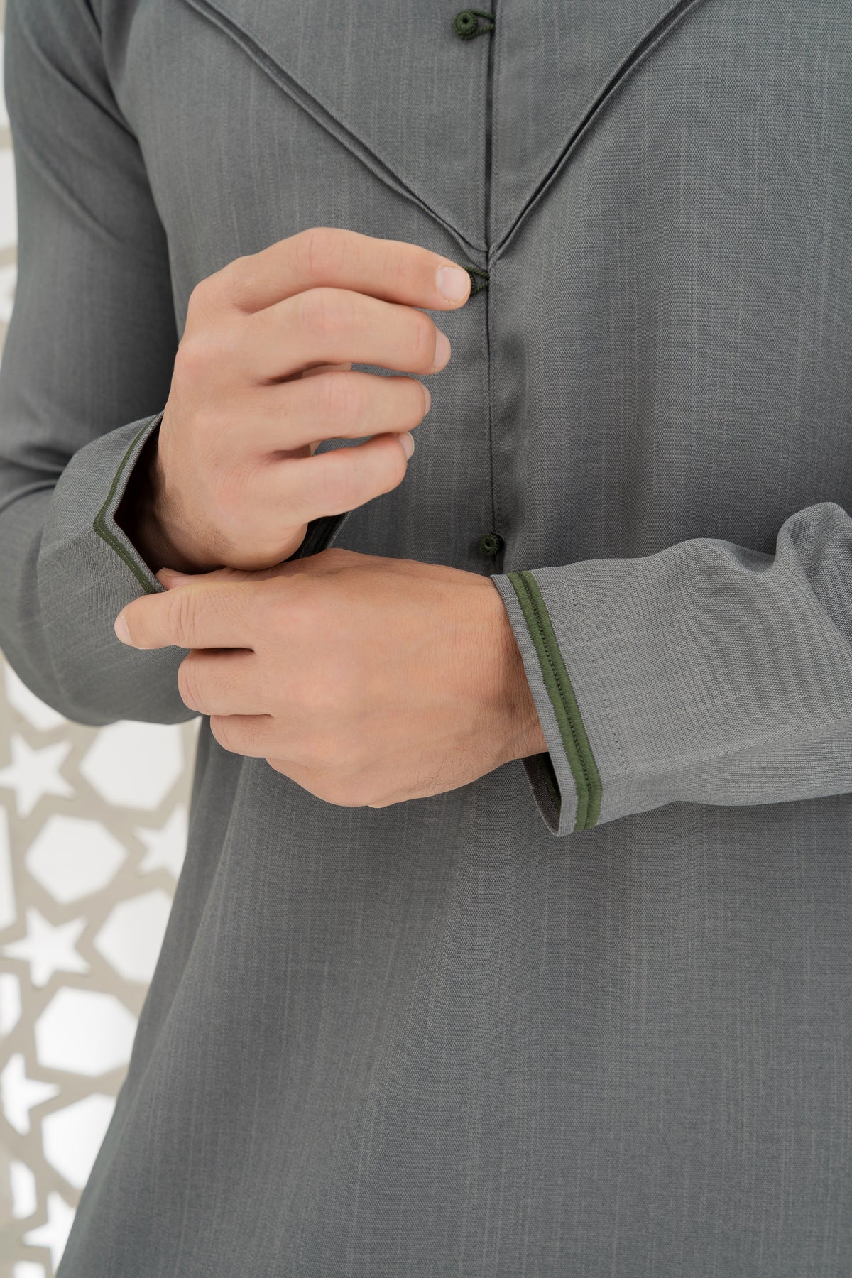 Emirati Grey Thobe