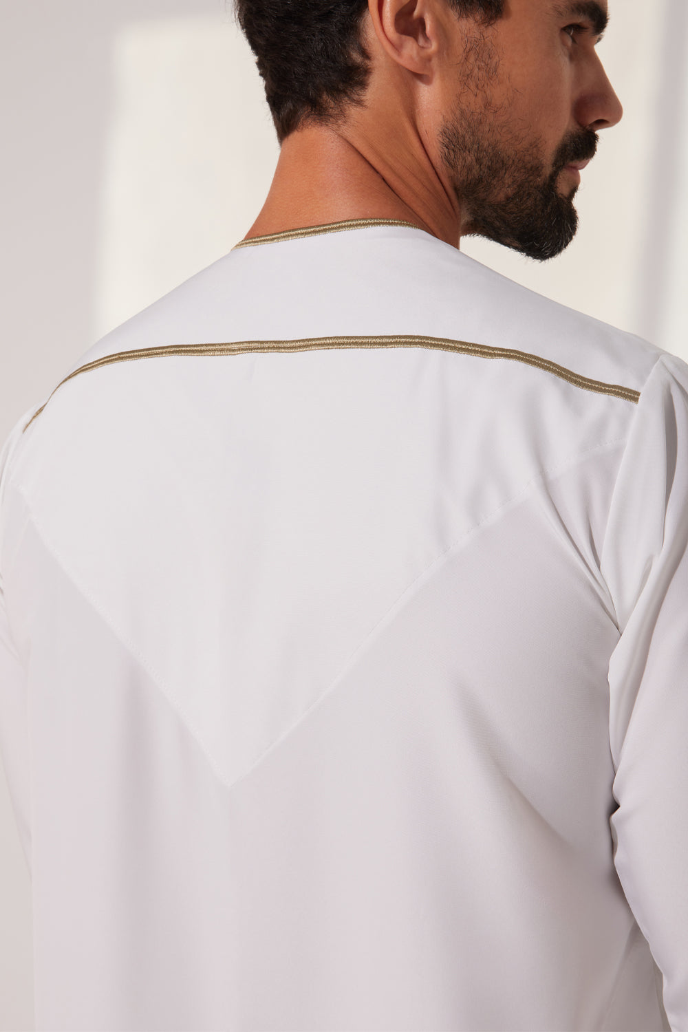 white and gold emirati 3