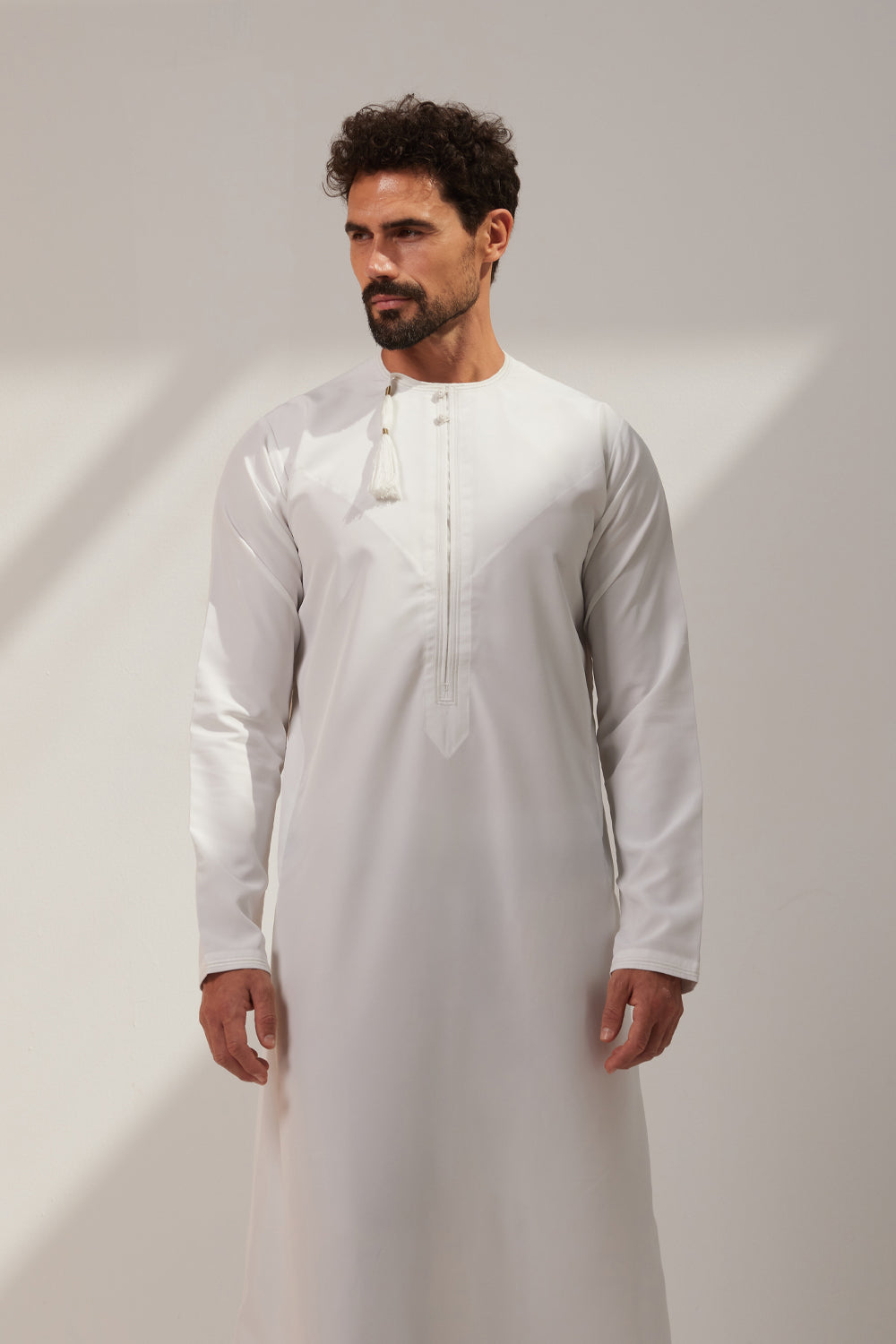 white and gold omani 1