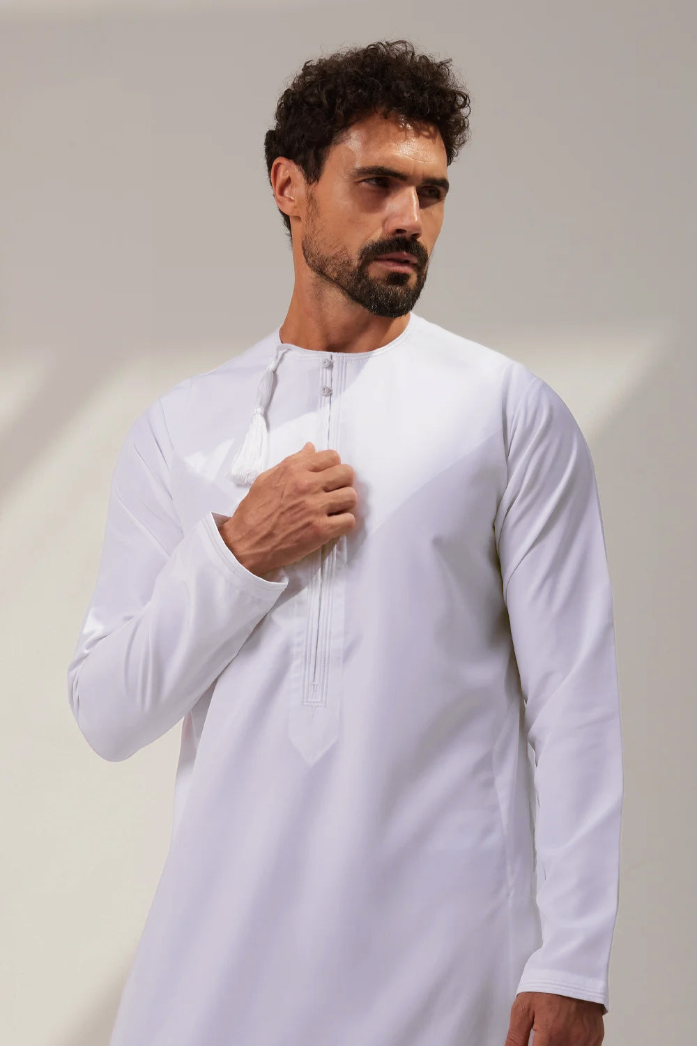 white and gold omani 2